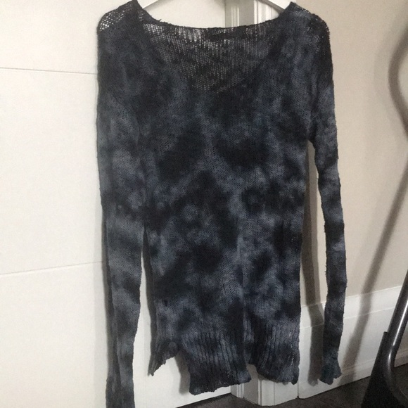 Women’s Top - Picture 5 of 5